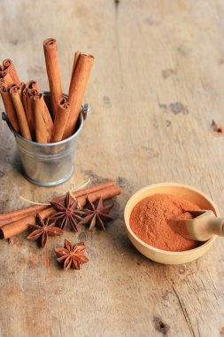 Sopa ile toz tarçın