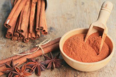 Sopa ile toz tarçın