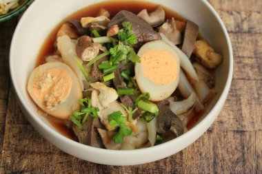 şehriye Çin yemeği rulo