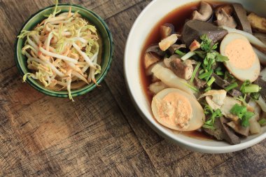 şehriye Çin yemeği rulo