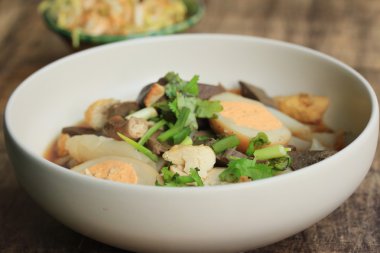 şehriye Çin yemeği rulo