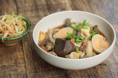 şehriye Çin yemeği rulo