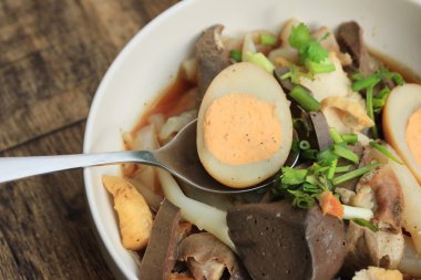 şehriye Çin yemeği rulo