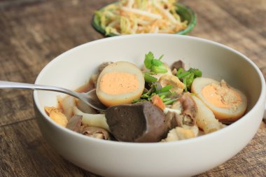 şehriye Çin yemeği rulo