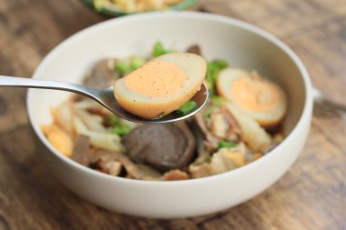 şehriye Çin yemeği rulo