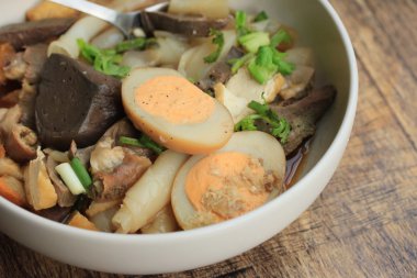 şehriye Çin yemeği rulo