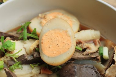 şehriye Çin yemeği rulo