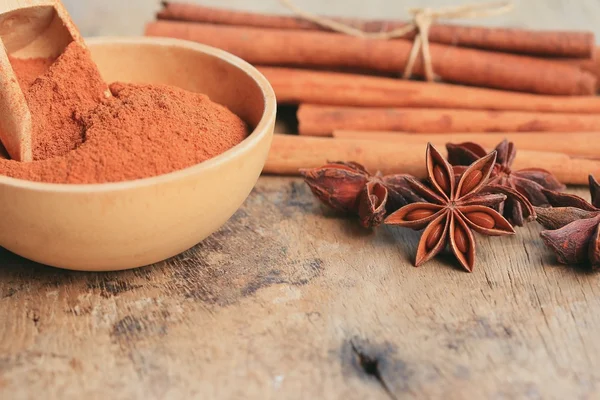 Sopa ile toz tarçın