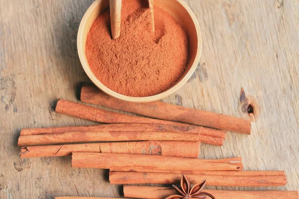 Sopa ile toz tarçın