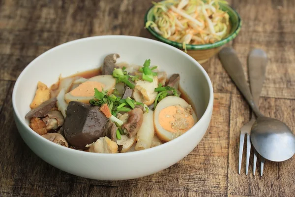 Rollo de fideos comida china — Foto de Stock