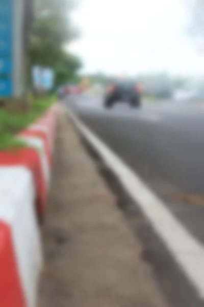 街中の車のせいで — ストック写真