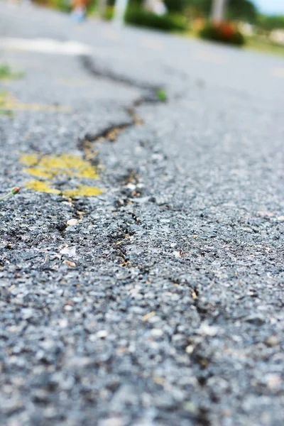 道路の背景に亀裂 — ストック写真