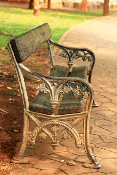 Bench in the park — Stock Photo, Image