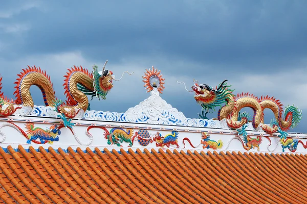 Drakar i templet. — Stockfoto