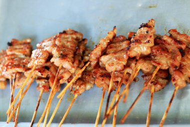 Bar-BQ veya barbekü ızgara et