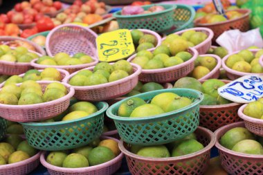 Piyasada taze limonlar