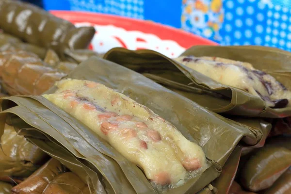 Sticky rice wrapped in banana leaves - dessert Thailand. — Stock Photo, Image