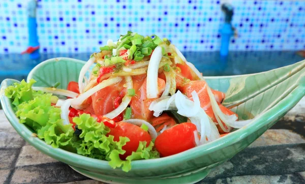 Baharat ile taze somon salata — Stok fotoğraf