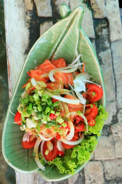 Ensalada de salmón fresco con especias —  Fotos de Stock