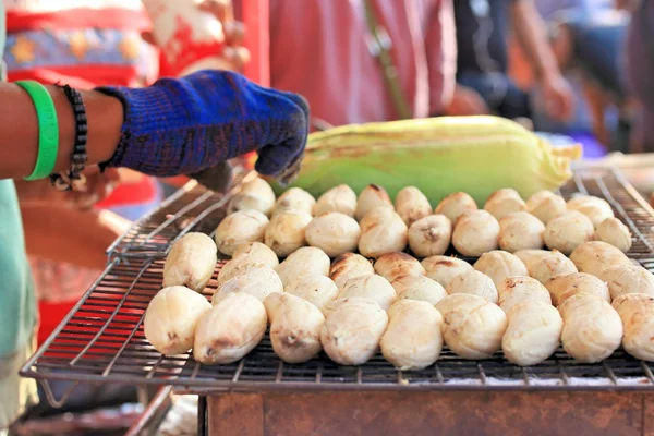 Banana grill tailandese cibo dolce . — Foto Stock