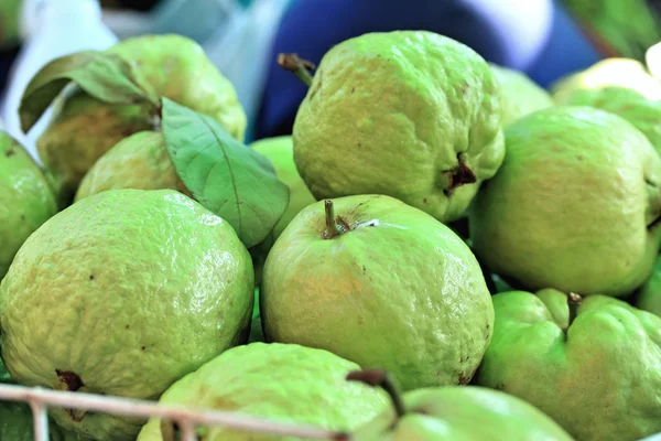 Fruta de guayaba en el mercado — Foto de Stock