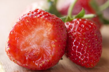 bir sürü taze çilek