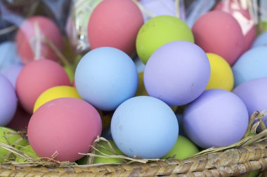 Piyasada renkli yumurta korunmuş 