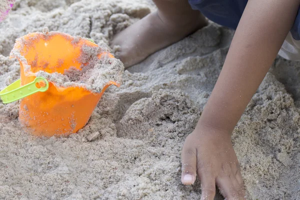 Strandspielzeug für Kinder auf Sand — Stockfoto