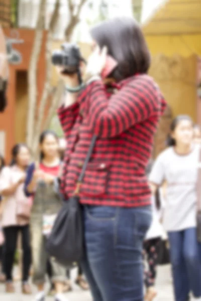 Suddig använder en kamera för att ta foto — Stockfoto