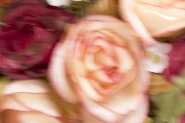 Floue belle de roses fleurs artificielles — Photo