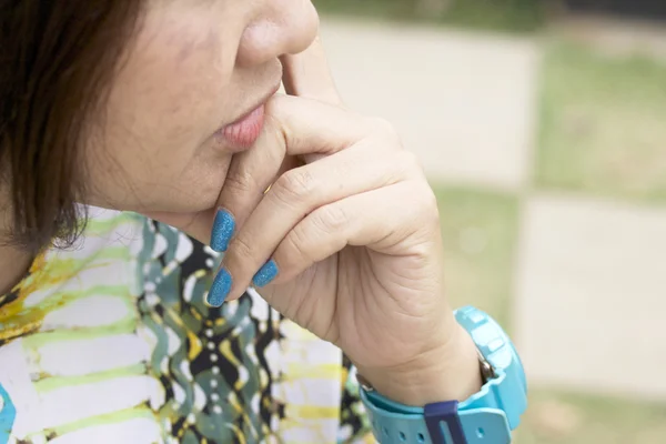 Women put his hand the mouth — Stock Photo, Image