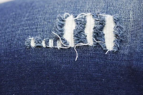 Azul rasgado jeans textura — Fotografia de Stock