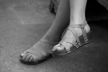 bacakları ve ayakkabılar