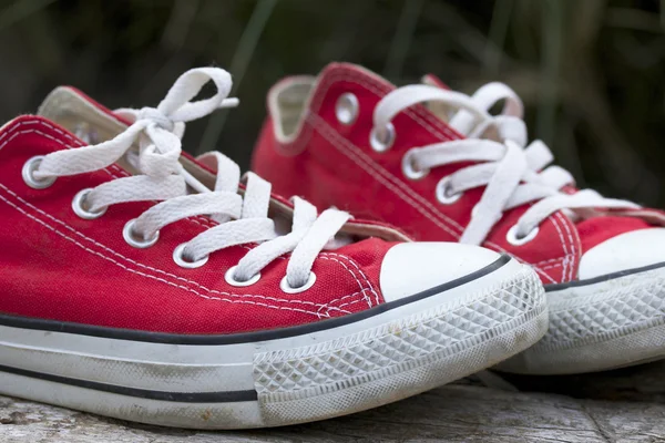 Zapatillas de deporte rojas — Foto de Stock