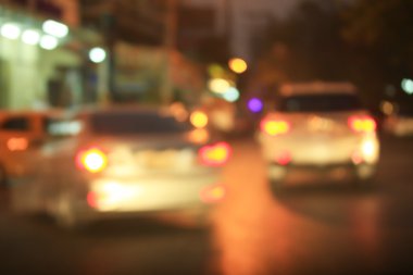 Geceleri araba bulanıklaşıyor.