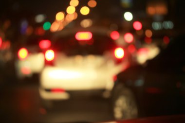 Geceleri araba bulanıklaşıyor.