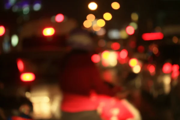 Embaçado de carro na cidade à noite — Fotografia de Stock