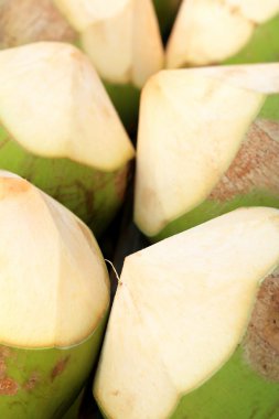 Hindistan cevizi suyu içecek