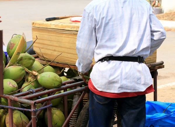 Bebida de agua de coco —  Fotos de Stock