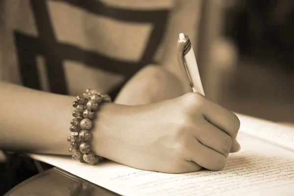 Chica escribiendo — Foto de Stock