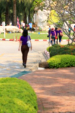 insanların park üzerinde bulanık