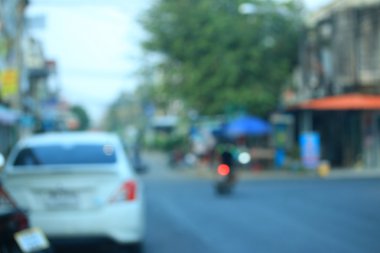 Şehirdeki araba bulanık. 