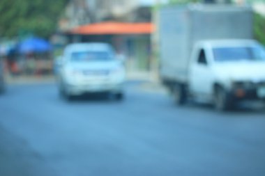 Şehirdeki araba bulanık. 