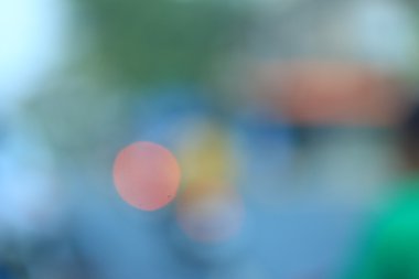 Şehirdeki araba bulanık. 