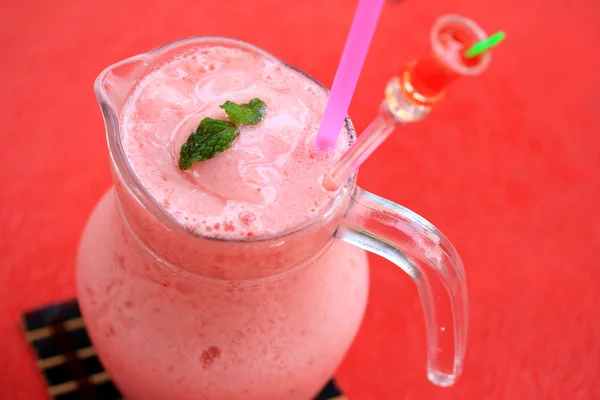 Batido de fresa. —  Fotos de Stock