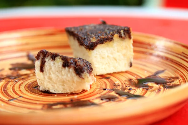 Toast brood gegarneerd met chocolade en de boter. — Stockfoto