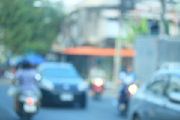 街中の車のせいで — ストック写真