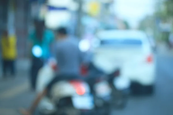 街中の車のせいで — ストック写真