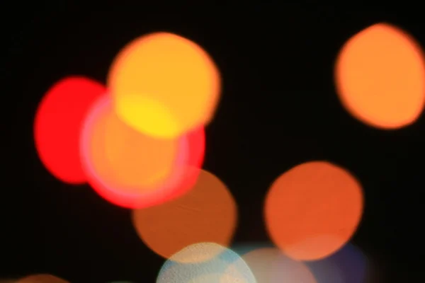 Difuminado de coche en la ciudad por la noche — Foto de Stock