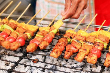 Bar-BQ veya barbekü ızgara et